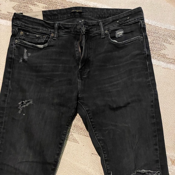 Men’s lightly worn and lightly faded black slim distressed Abercrombie denim. - Picture 2 of 5